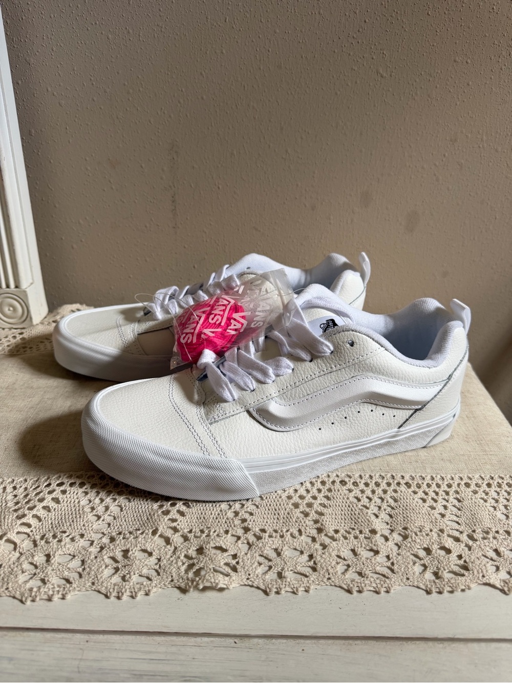 Vans Knu Skool Leather Shoes
White Puffed Up Tongue 90s
NEW Mens 10.5 Womens 12